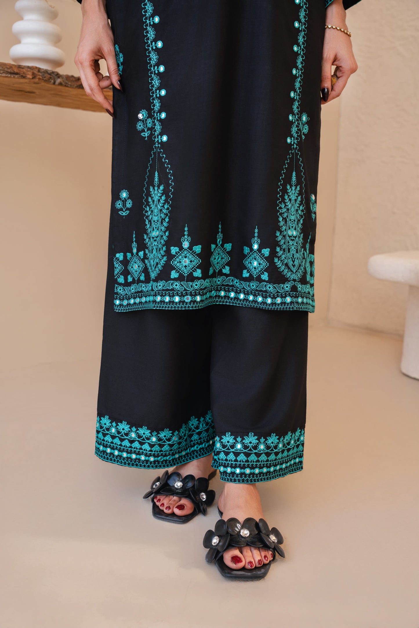 Comfitwears W I N T E R C O L L E C T I ON *PAK LIBAS* *SERENA EMBROIDERY 2PC (9MM WORK)